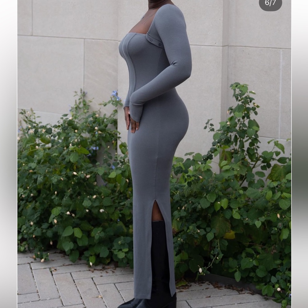 Fitted Long-Sleeve Maxi Dress (pink or grey) - Picture 3 of 3